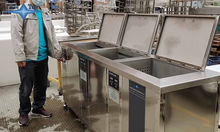精密模具死角油污總洗不凈？20年非標定制大型超聲波清洗機，專治“洗不到”