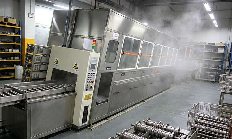 傳統清洗處理不了復雜工件?大型超聲波工業清洗機專治深孔死角殘留 傳統清洗處理不了復雜工件?大型超聲波工業清洗機專治深孔死角殘留